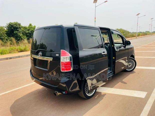 Toyota Noah 2012 Black