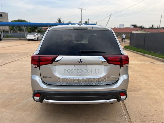 Mitsubishi Outlander 2018 Silver