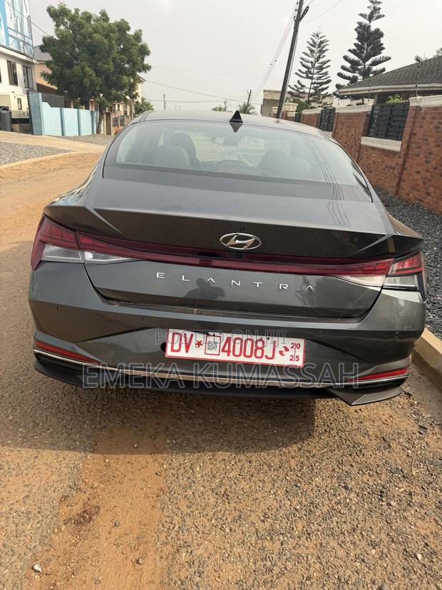 Hyundai Elantra SEL 2021 Gray