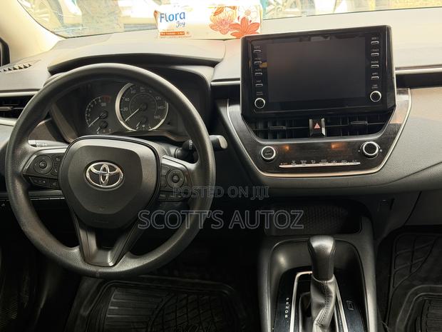 Toyota Corolla XLE 2020 Blue