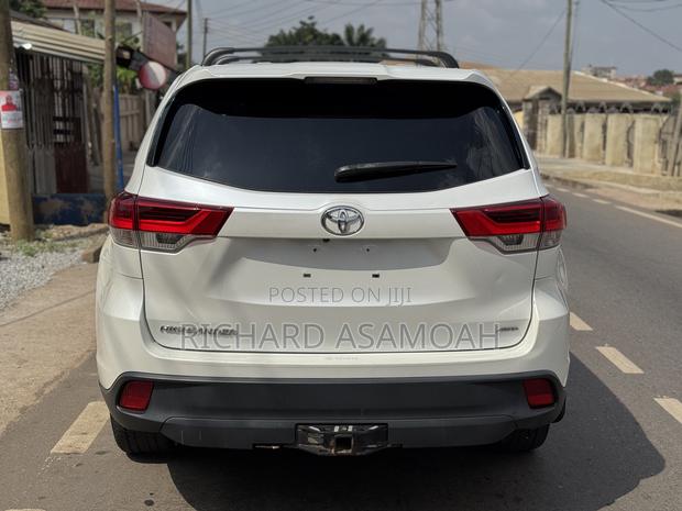 Toyota Highlander LE 4x4 V6 (3.5L 6cyl 8A) 2018 White