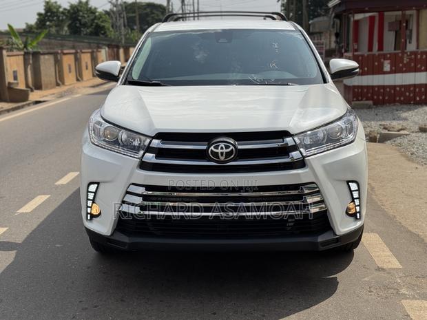 Toyota Highlander LE 4x4 V6 (3.5L 6cyl 8A) 2018 White