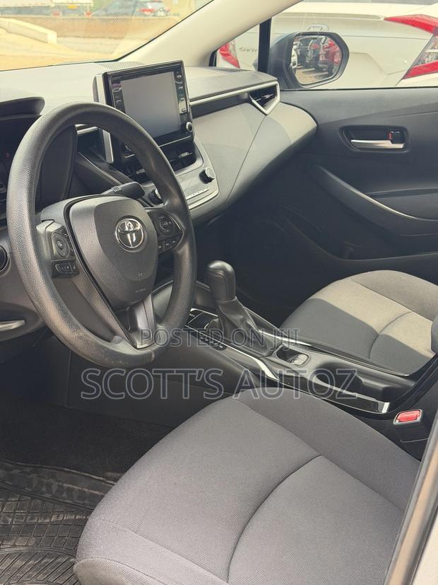 Toyota Corolla XLE 2020 Blue