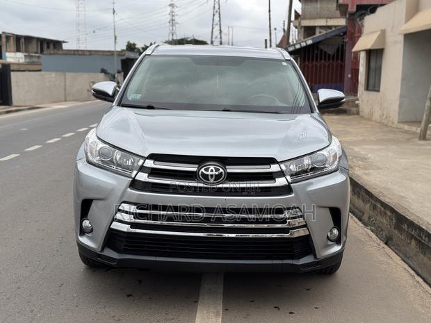 Toyota Highlander XLE 4dr SUV AWD (3.5L 6cyl 6A) 2015 Silver