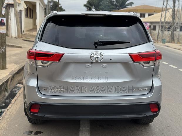 Toyota Highlander XLE 4dr SUV AWD (3.5L 6cyl 6A) 2015 Silver