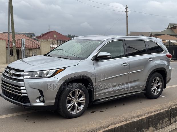Toyota Highlander XLE 4dr SUV AWD (3.5L 6cyl 6A) 2015 Silver
