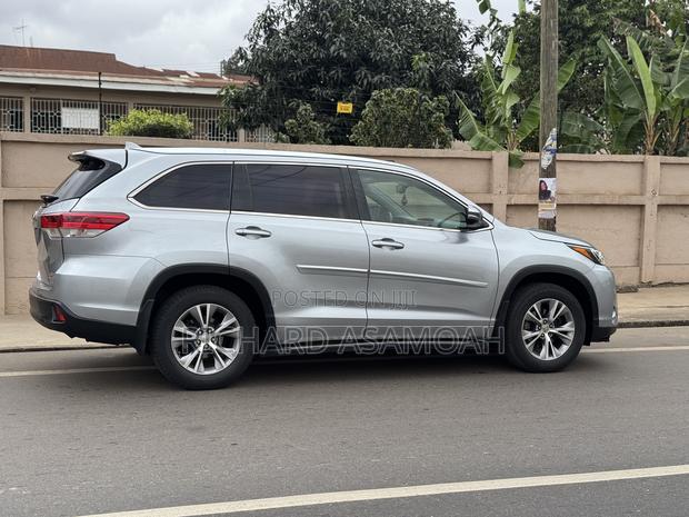 Toyota Highlander XLE 4dr SUV AWD (3.5L 6cyl 6A) 2015 Silver