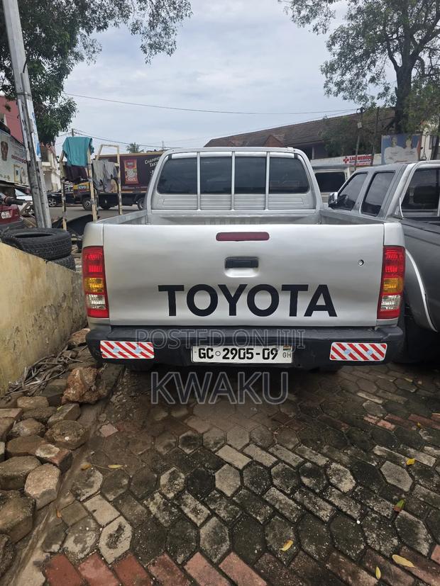 Toyota Hilux 2008 Gray