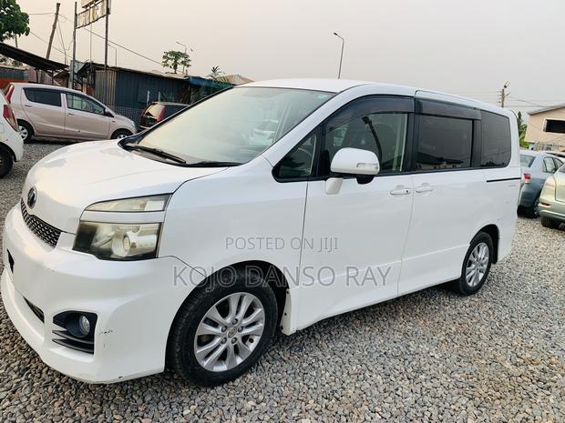 Toyota Voxy 2012 White