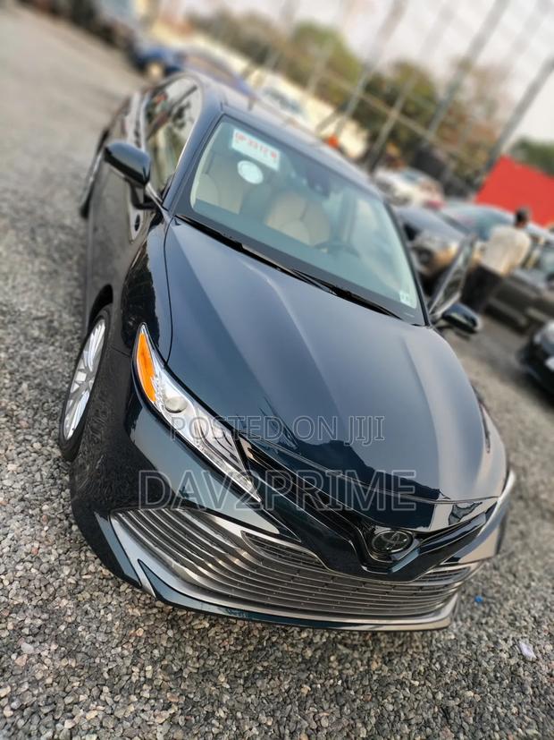 Toyota Camry XLE FWD 2020 Black