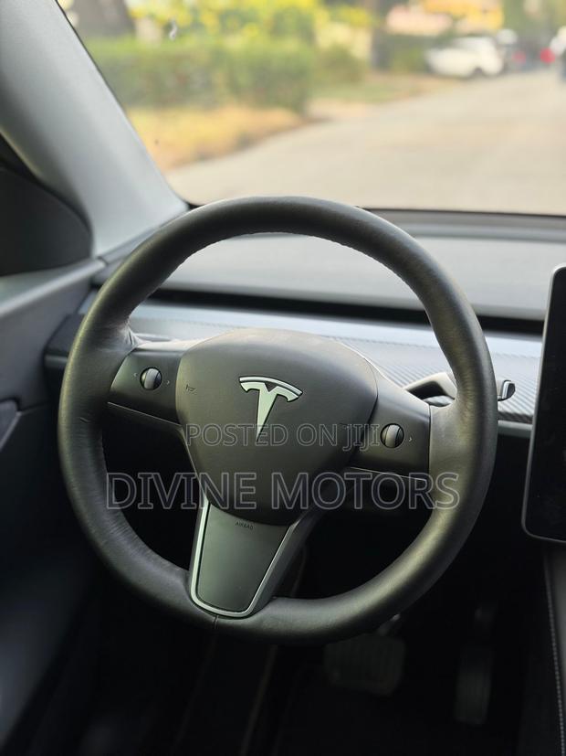 Tesla Model Y 2022 Green