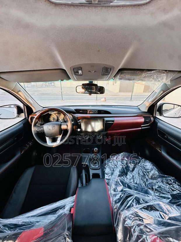 Toyota Hilux Revo Double Cab Deisel 2.4 AWD 2022 White