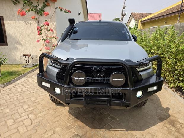Toyota Hilux 2022 Silver