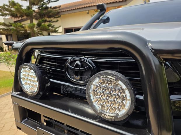 Toyota Hilux 2022 Silver