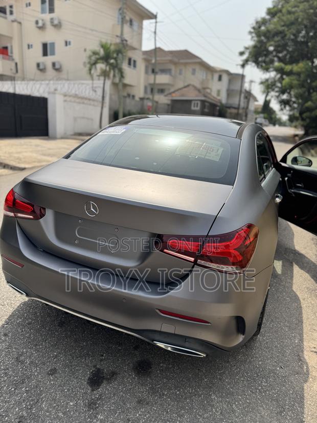 Mercedes-Benz 200 2019 Black