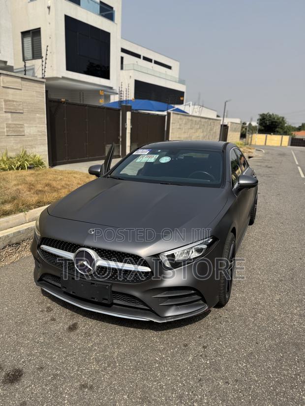 Mercedes-Benz 200 2019 Black