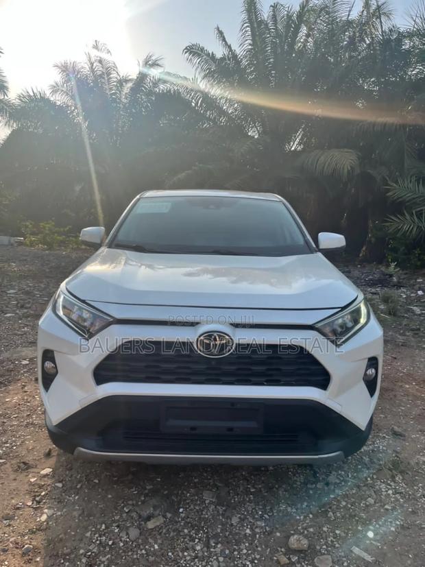 Toyota RAV4 2023 White