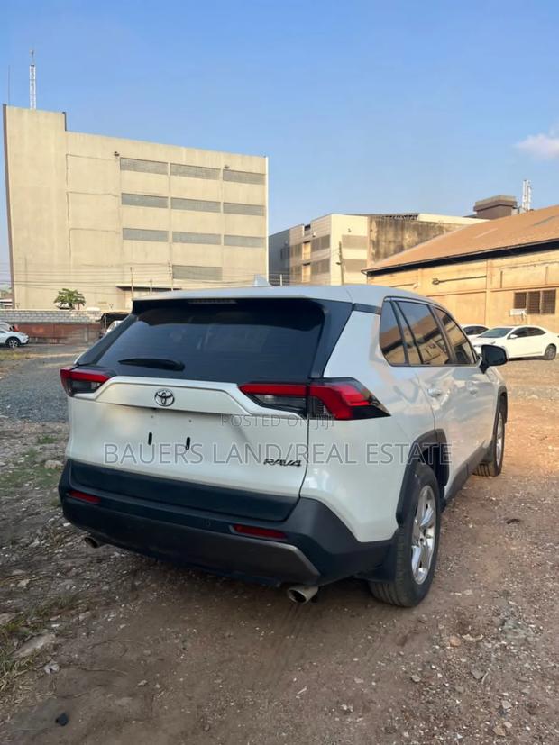 Toyota RAV4 2023 White