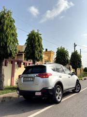 Toyota RAV4 XLE 4dr SUV (2.5L 4cyl 6A) 2015 Gray for sale