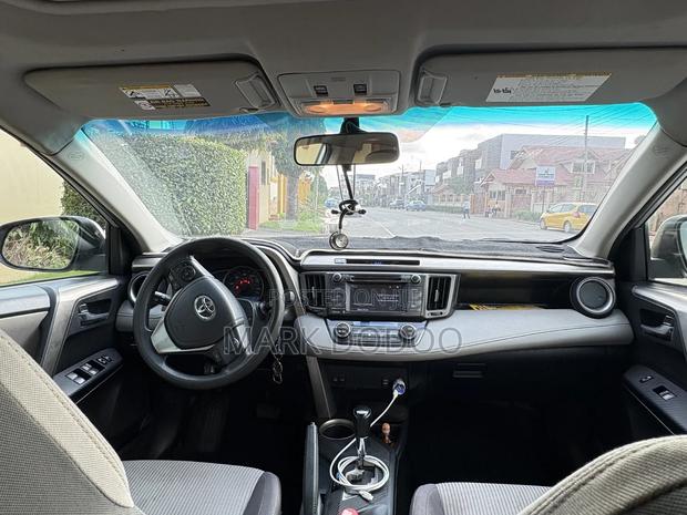 Toyota RAV4 XLE 4dr SUV (2.5L 4cyl 6A) 2015 Gray