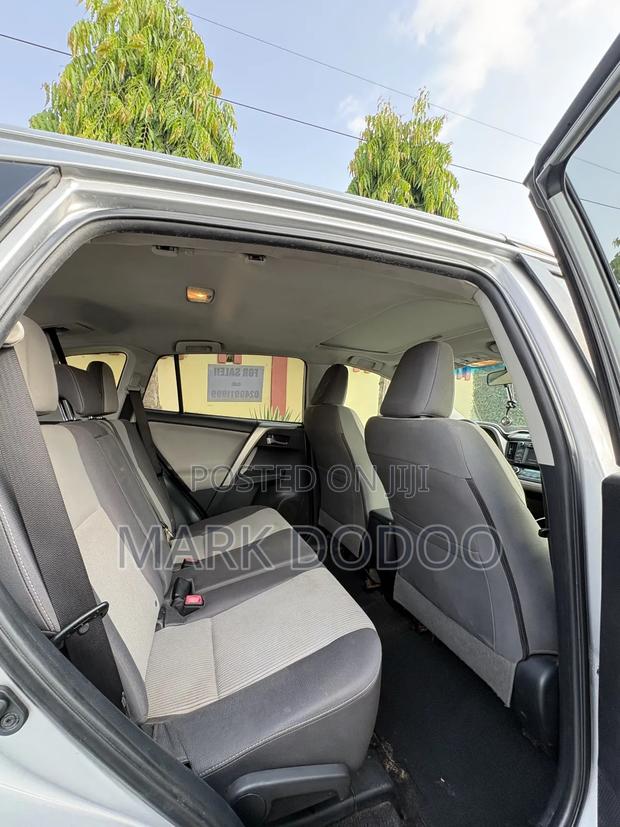 Toyota RAV4 XLE 4dr SUV (2.5L 4cyl 6A) 2015 Gray