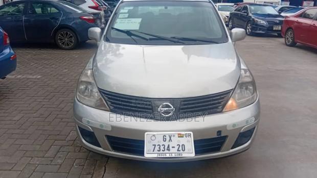 Nissan Versa 2010 Silver