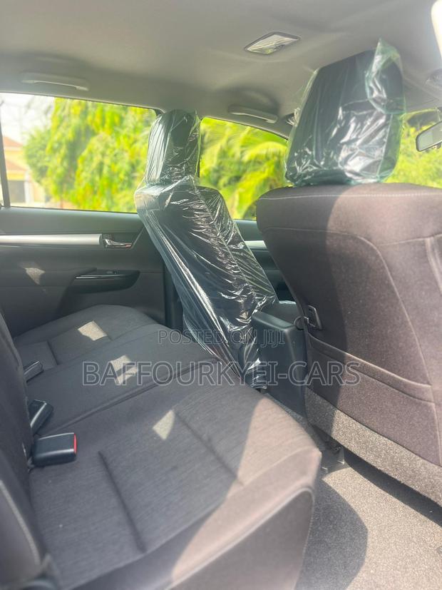 Toyota Hilux 2025 Gray