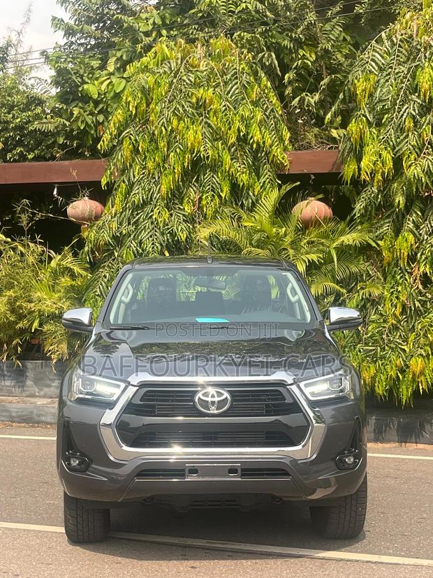 Toyota Hilux 2025 Gray