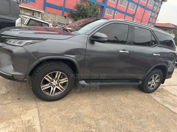 Toyota Fortuner 2.7 AWD 2021 Gray