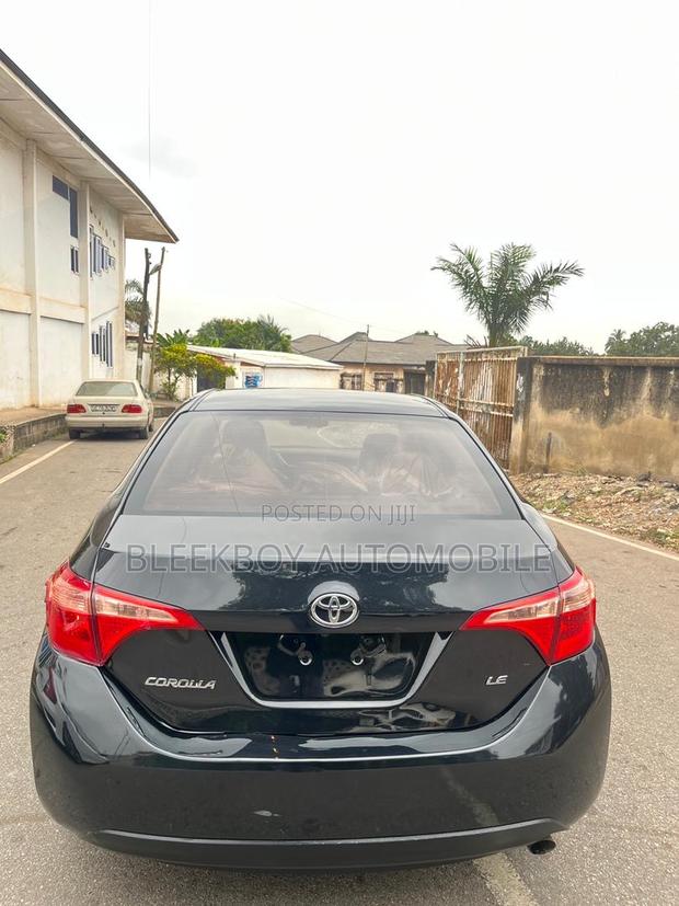 Toyota Corolla LE Eco (1.8L 4cyl 2A) 2018 Black