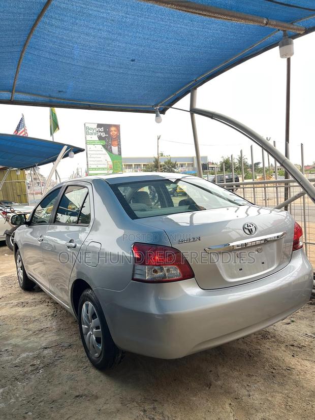 Toyota Belta 2010 Silver
