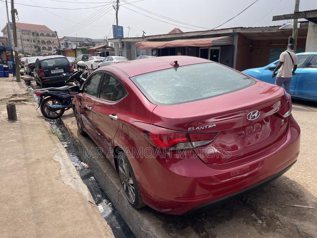 Hyundai Elantra SE Sedan FWD (1.8L 4cyl 6A) 2016 Red