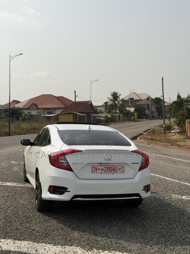 Honda Civic Touring 4dr Sedan (1.5L 4cyl) 2016 White