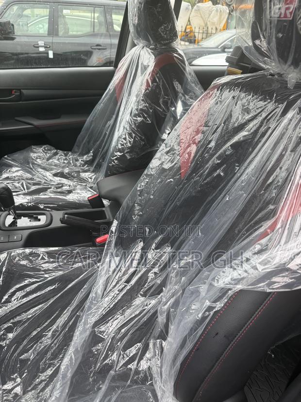 New Toyota Hilux 2025 Silver