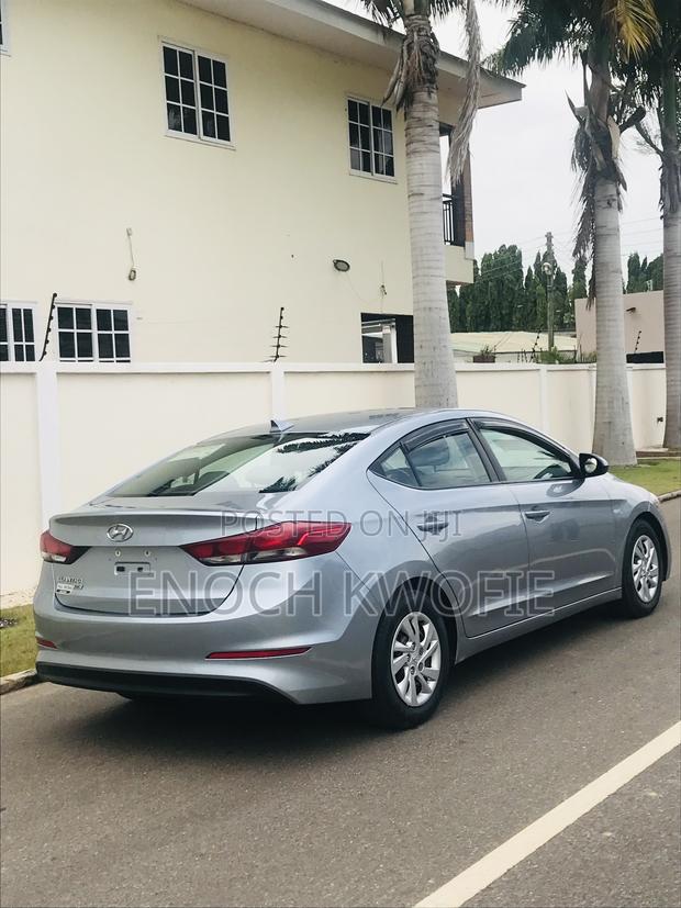 Hyundai Elantra Limited Sedan FWD (2.0L 4cyl 6A) 2017 Blue