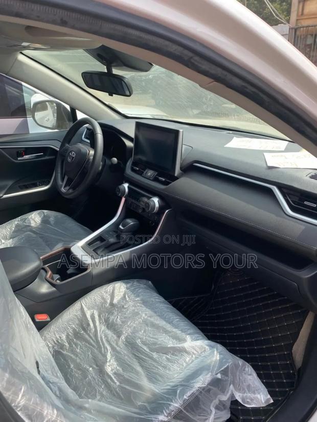 Toyota RAV4 XLE Premium AWD 2023 White