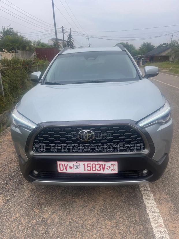 Toyota Corolla Cross XLE AWD 2023 Silver