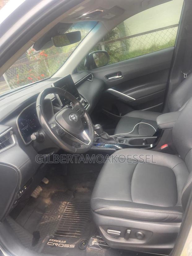 Toyota Corolla Cross XLE AWD 2023 Silver