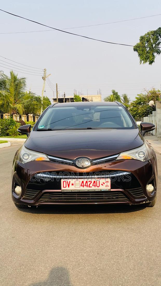 Toyota Avensis 2018 Brown