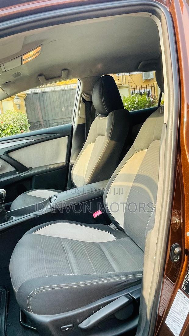 Toyota Avensis 2018 Brown