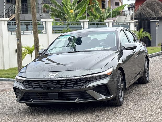 Hyundai Elantra 2025 Gray