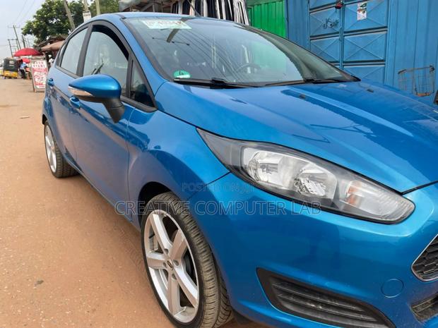Ford Fiesta Titanium Hatchback 2016 Blue
