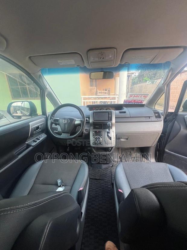 Toyota Voxy 2013 Black