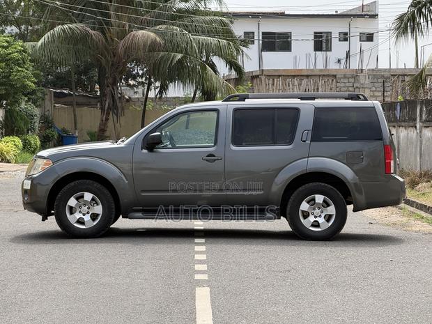 Nissan Pathfinder LE 4x4 2008 Gray