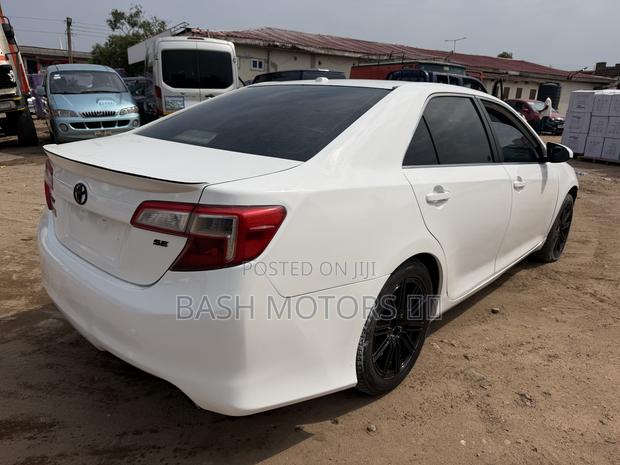 Toyota Camry SE 4dr Sedan (2.5L 4cyl 6A) 2014 White