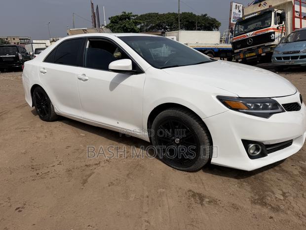 Toyota Camry SE 4dr Sedan (2.5L 4cyl 6A) 2014 White