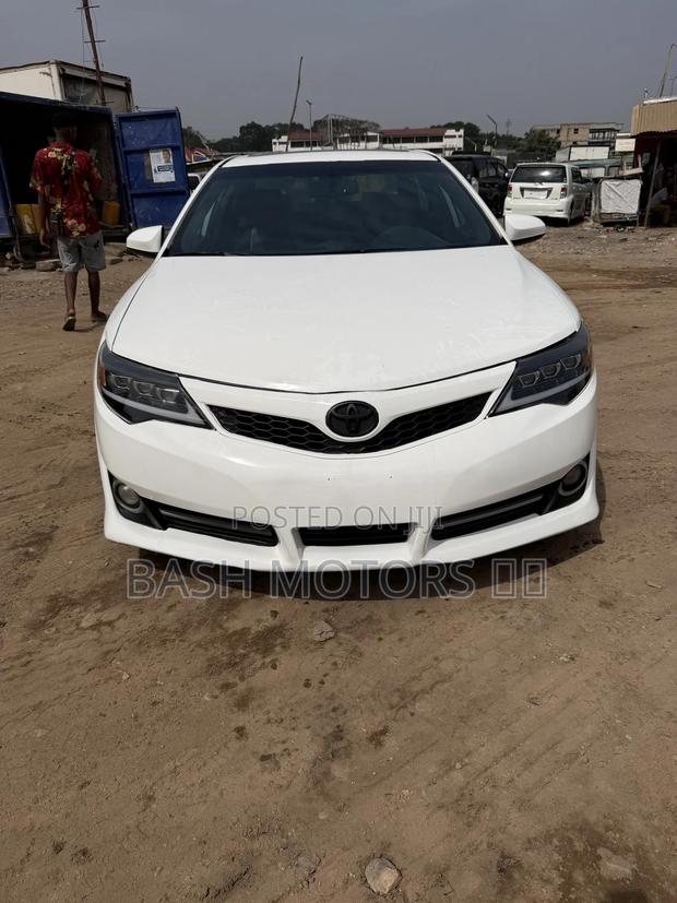 Toyota Camry SE 4dr Sedan (2.5L 4cyl 6A) 2014 White