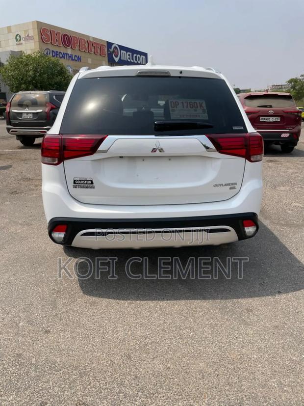 Mitsubishi Outlander 2019 White