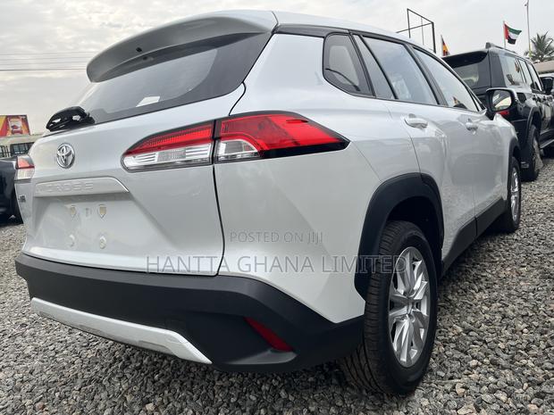 New Toyota Corolla Cross LE 2025 White