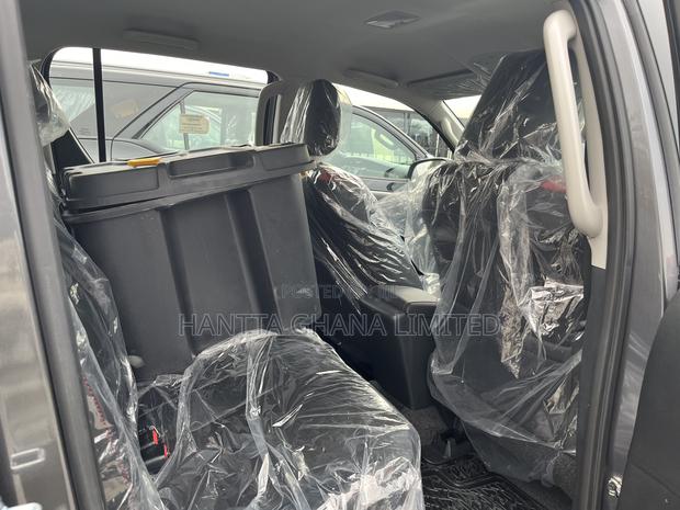 New Toyota Hilux 2025 Gray